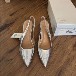 A New Day Aubrey silver slingback heels sz 8.5 NWT
